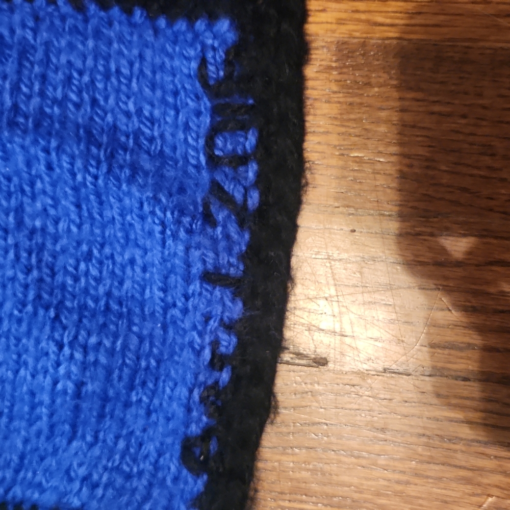 Knitted block color blanket - Picture 2 of 3